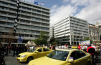 Ψήφισμα ΓΣΕΒΕΕ υπέρ των ΤΑΞΙ: Ζητά απόσυρση ρυθμίσεων για τις πλατφόρμες