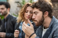 «Καπνίζω κάτω από 5 τσιγάρα την ημέρα, πειράζει;» – Νέα μελέτη απαντά