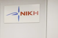 ΝΙΚΗ- Οι πολίτες αναστενάζουν σε πρατήρια και σούπερ μάρκετ.