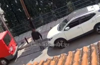 Λαμία: Μπήκε στην αυλή κατοικίας, άρπαξε το πορτοφόλι σε 10 δευτερόλεπτα και έφυγε ανενόχλητος