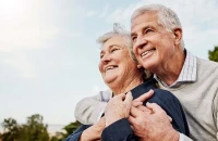 Είναι πιο δύσκολη η ζωή – και το τέλος της – για τους ορκισμένους εργένηδες;