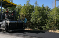 Εργασίες συντήρησης πρασίνου στο παράπλευρο οδικό δίκτυο της παράκαμψης της Πελλαίας Χώρας από την Περιφέρεια Κεντρικής Μακεδονίας