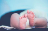 Κακουργηματική δίωξη στον παππού για το νεκρό βρέφος 18 μηνών στα Χανιά