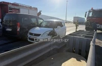 Σφοδρό τροχαίο με δύο τραυματίες στα διόδια Θήβας - Απεγκλωβίστηκε οδηγός