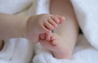 Ηλεία: «Έπεσε από το καρότσι»: Οι ισχυρισμοί της μητέρας για το βρέφος που έφερε σημάδια κακοποίησης