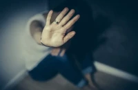 Γερμανία: 59χρονη κατηγορεί τον πρώην σύντροφό της ότι τη νάρκωνε και τη βίαζε επί χρόνια