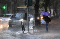Καιρός αύριο: Βροχές, καταιγίδες και 8 μποφόρ – Πού θα πέσουν χιόνια