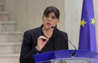 Η Κοβέσι καταγγέλλει στην Koμισιόν την τροπολογία για τα πολιτικά πρόσωπα – Τι απαντούν πηγές του Υπ. Δικαιοσύνης