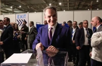 Backstage βίντεο Μητσοτάκη από το συνέδριο της ΝΔ – Οι selfies και η λακ στον γιο του Κωνσταντίνο