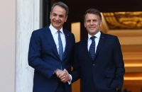 Ο Εμμανουέλ Μακρόν «ντίλερ» των γαλλικών πολεμικών βιομηχανιών - Οι Έλληνες με Fuel Pass για ένα 50ρικο!