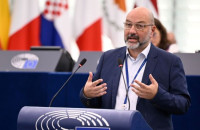 Σάκης Αρναούτογλου- Η  κοινωνική συνοχή δεν μπορεί να υπάρξει χωρίς ζωντανή και βιώσιμη περιφέρεια.