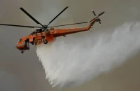 Φωτιά στη Βάρδα Ηλείας: Σηκώθηκαν τρία αεροσκάφη