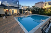 Δήλωνε άστεγη αλλά έμενε σε βίλα με πισίνα - Κύκλωμα φοροδιαφυγής άνω των 17 εκατ. εξάρθρωσε η ΑΑΔΕ