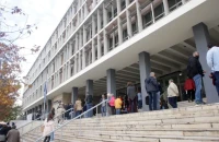 Ελεύθεροι με όρους τρεις κατηγορούμενοι για ρευματοκλοπές στη Θεσσαλονίκη