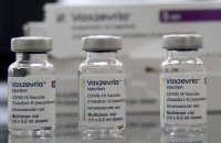 H AstraZeneca “χτυπάει” τη Bristol Myers Squibb με τον καρκίνο στο επίκεντρο