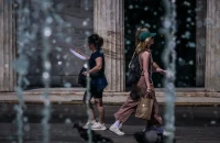 Καύσωνας: Έφτασαν τα πρώτα «σαραντάρια» - Δευτέρα και Τρίτη η κορύφωση του φαινομένου