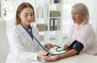 Η εμμηνόπαυση πριν τα 40 αυξάνει τον κίνδυνο υπέρτασης