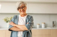 5 τρόποι να βρούμε την ευτυχία μετά τα 50, σύμφωνα με μια ψυχολόγο