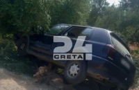 Σοβαρό τροχαίο στα Χανιά: Αυτοκίνητο βγήκε εκτός πορείας και χτύπησε σε ελιά – Εγκλωβίστηκαν δύο άτομα