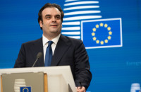 Κυριάκος Πιερρακάκης: «Να προστατεύσουμε νοικοκυριά και επιχειρήσεις που βιώνουν το κόστος της ενεργειακής κρίσης»  Ο Υπουργός Εθνικής Οικονομίας και Οικονομικών και Πρόεδρος του Eurogroup Κυριάκος Πιερρακάκης, προσερχόμενος στη συνεδρίαση του Eurogroup