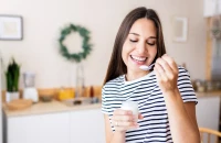 Γιαούρτι ή cottage cheese; Ποιο κερδίζει σε πρωτεΐνη και ποιο είναι πιο θρεπτικό