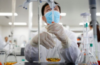 Κίνα: εμβολιάζει με μη εγκεκριμένα εμβόλια Κορονοϊού