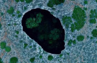 Η μαγευτική «Μαύρη Τρύπα» της Μάνης και το κρυφό δάσος της