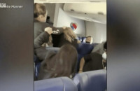 Αυξάνονται οι επιθέσεις επιβατών σε αεροσυνοδούς με αφορμή τη χρήση μάσκας στα αεροπλάνα!