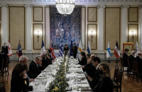 Επίσημο δείπνο στο Προεδρικό Μέγαρο: Φωτογραφίες από τους καλεσμένους – Το μενού