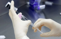 Παίρνουν τον επόμενο μήνα οι πρόσφυγες σειρά για το εμβόλιο