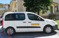 Η χρήση του Λευκού Ταξί: Διευκολύνει τον εμβολιασμό των ατόμων με κινητικά προβλήματα