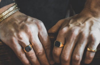 Τι τρέχει με τα ανδρικά δαχτυλίδια;