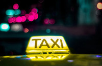 Πατήσια: Κλείδωσε 20χρονη πελάτισσα μέσα στο ταξί του και προσπάθησε να τη βιάσει