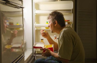 Τα διατροφικά λάθη που μας παχαίνουν στο βραδινό μας