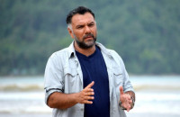 Γρηγόρης Αρναούτογλου: “Βίωσα ρατσισμό, φώναζαν στον δρόμο πώς πάχυνες έτσι, κόντεψα να κάνω κακό”