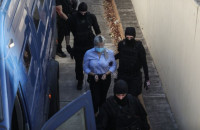 Επίθεση με βιτριόλι – Στο δικαστήριο έφτασε και η Εφη, η 36χρονη κατηγορούμενη (Εικόνες)