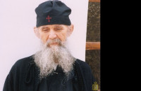 Γέροντας Εφραὶμ της Αριζόνα: Πίσω ἀπὸ τὸν πόνο, πίσω ἀπὸ τὴ θλίψη, πίσω ἀπὸ τὴ δοκιμασία, κρύβεται ἡ εὐλογία τοῦ Θεοῦ