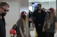 «Μου κάνεις πλάκα τώρα»: Έξαλλη η Δέσποινα Βανδή – Τους «τσάκωσαν» στο αεροδρόμιο κατά την επιστροφή τους