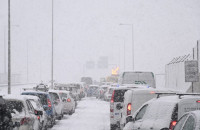 Κακοκαιρία «Ελπίδα»: Αποζημίωση 2.000 ευρώ για κάθε εγκλωβισμένο αυτοκίνητο στην Αττική Οδό