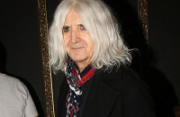 Νίκος Καρβέλας – Πατέρας για τρίτη φορά ο τραγουδιστής – Έγκυος η 31χρονη σύντροφός του, Ελενα Φερεντίνου