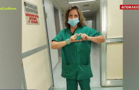 Κοροναϊός – «Καταπίνω τον θυμό μου για να τούς συμπαρασταθώ» – Συγκλονίζει η νοσηλεύτρια που έγινε viral