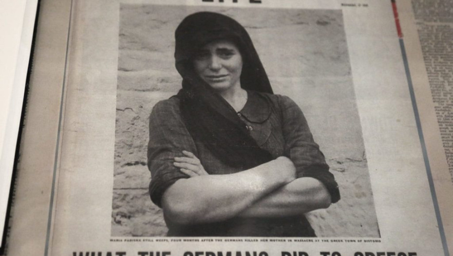 H φωτογραφία-σύμβολο της σφαγής του Διστόμου που δημοσιεύτηκε στο Life και συγκλόνισε τον κόσμο