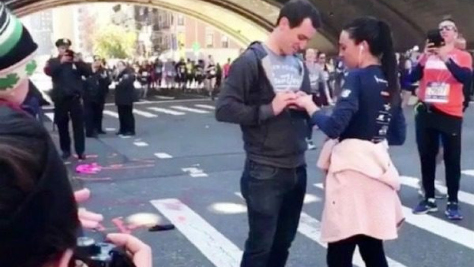 Η ΠΡΟΤΑΣΗ ΓΑΜΟΥ ΠΟΥ ΔΙΧΑΣΕ ΤΟ ΔΙΑΔΙΚΤΥΟ!