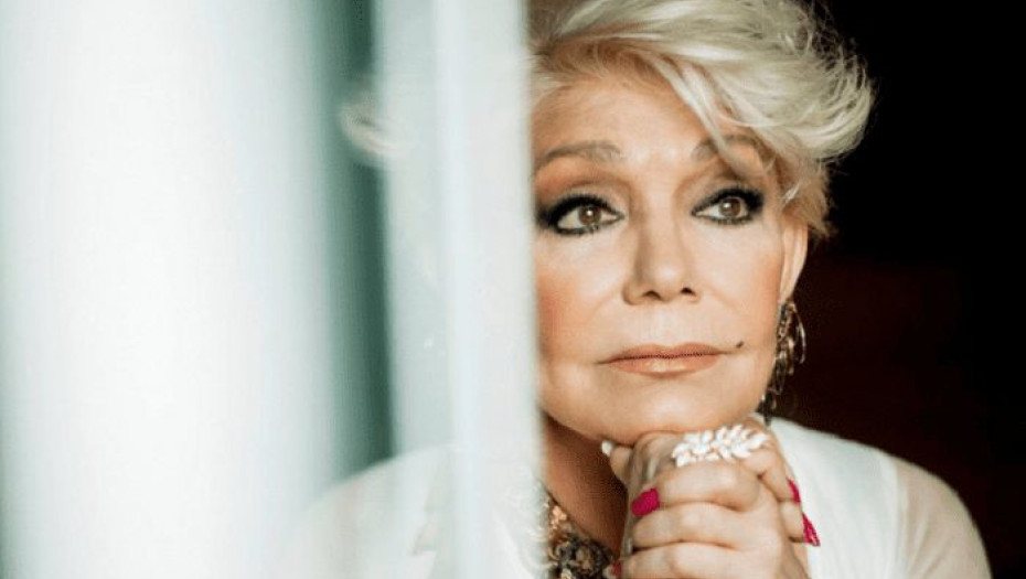 Μαρινέλλα: Κάποιοι κοιμούνται και ξυπνούν με την αγωνία πόσα like και σχόλια πήραν. Είναι ζωή αυτή;