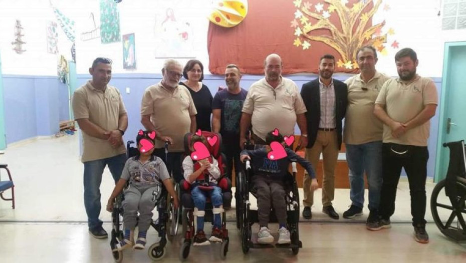 ΣΥΓΚΙΝΗΣΗ ΚΑΙ ΕΛΠΙΔΑ:ΜΑΖΕΨΑΝ ΚΑΠΑΚΙΑ ΚΑΙ ΔΩΡΙΣΑΝ 3 ΑΝΑΠΗΡΙΚΑ ΑΜΑΞΙΔΙΑ ΣΤΟ ΕΙΔΙΚΟ ΣΧΟΛΕΙΟ ΡΕΘΥΜΝΟΥ!