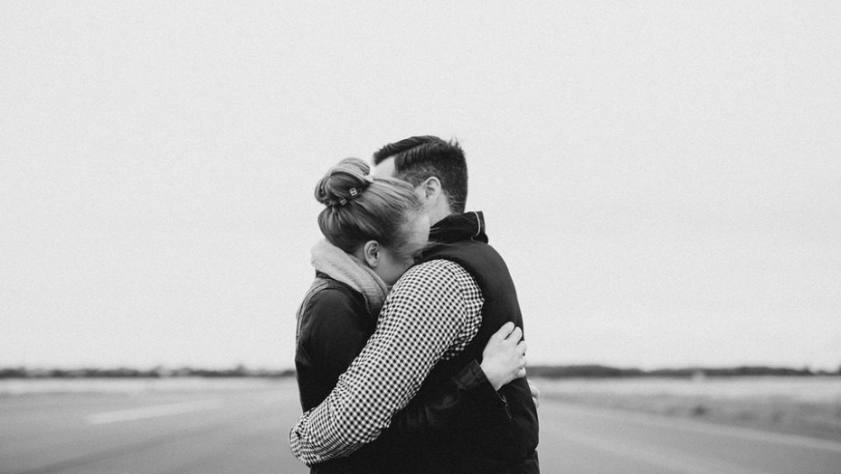 ΤΟ ΧΑΔΙ ΚΑΙ Η ΑΓΚΑΛΙΑ ΜΕΙΩΝΟΥΝ ΤΟ ΑΓΧΟΣ, ΤΟΥΣ ΠΑΛΜΟΥΣ ΤΗΣ ΚΑΡΔΙΑΣ ΚΑΙ ΤΗΝ ΥΨΗΛΗ ΠΙΕΣΗ!