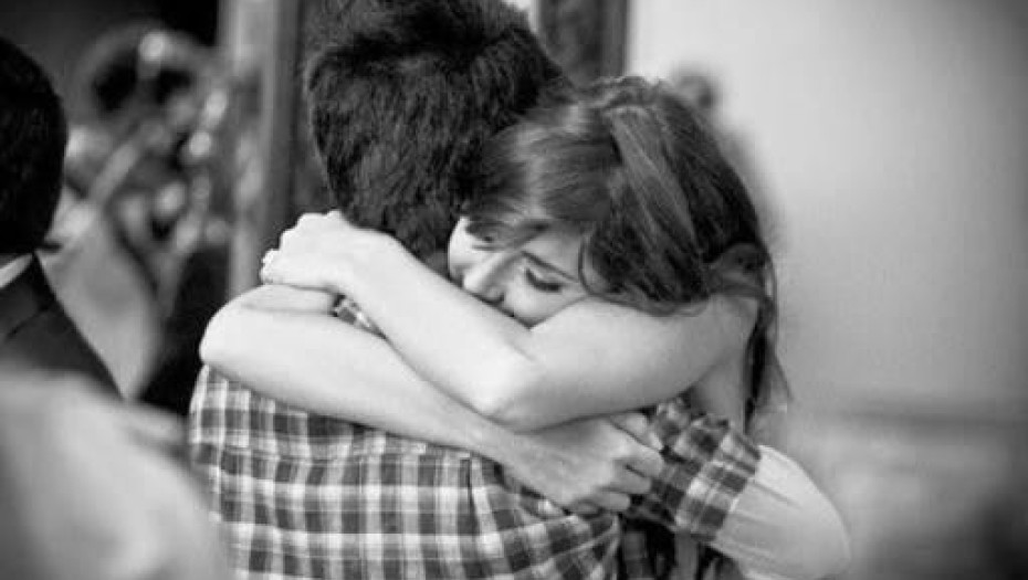 ΤΑ ΟΦΕΛΗ ΤΗΣ ΑΓΚΑΛΙΑΣ: 8 ΛΟΓΟΙ ΝΑ ΕΡΘΟΥΜΕ ΚΟΝΤΑ!