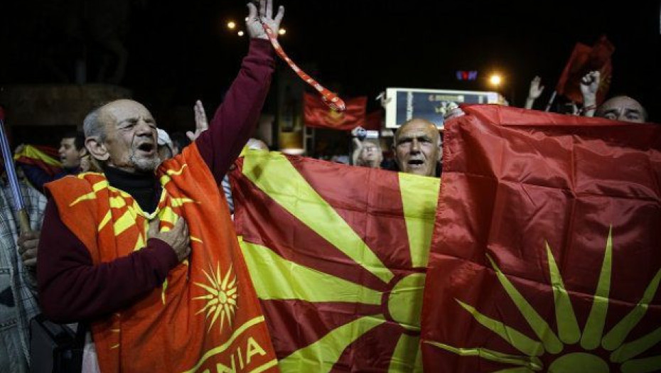 ΟΙ ΠΟΛΙΤΕΣ ΤΩΝ ΣΚΟΠΙΩΝ ΕΔΩΣΑΝ ΧΑΣΤΟΥΚΙΑ ΣΕ ΟΣΟΥΣ ΕΠΙΧΕΙΡΗΣΑΝ ΝΑ ΑΠΟΦΑΣΙΣΟΥΝ ΓΙΑ ΑΥΤΟΥΣ!