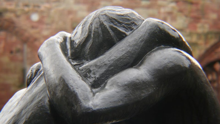 ΔΙΑΛΕΞΕ ΑΝΘΡΩΠΟΥΣ ΜΕ ΖΕΣΤΗ ΑΓΚΑΛΙΑ, ΑΠΑΛΟ ΧΑΔΙ ΚΑΙ ΜΠΟΛΙΚΗ ΚΑΤΑΝΟΗΣΗ!