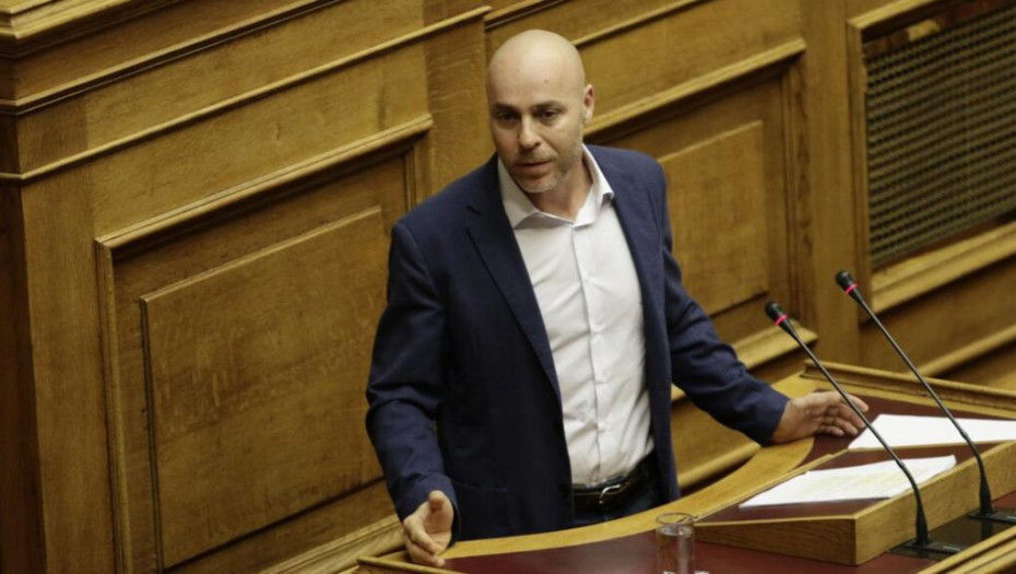 ΚΟΝΤΡΑ ΑΜΥΡΑ – ΚΑΜΜΕΝΟΥ: «ΕΙΣΤΕ Ο ΒΑΣΙΛΙΑΣ ΤΗΣ ΚΩΛΟΤΟΥΜΠΑΣ»-«ΓΙΑ ΝΥΦΟΥΛΑ ΚΑΛΟ ΣΑΣ ΒΛΕΠΩ»